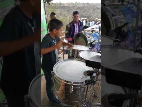 Palomazo niño tocando las tarolas Arriba pichataro