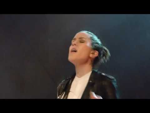 Tegan and Sara in Munich 6.02.2017 - Living Room