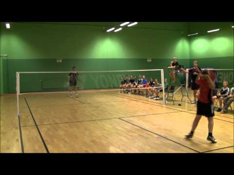 Yonex Camp 2011 - Del 2 Niklas ifrån Oskarström får spela med Danska Yonexspelaren  Delbo