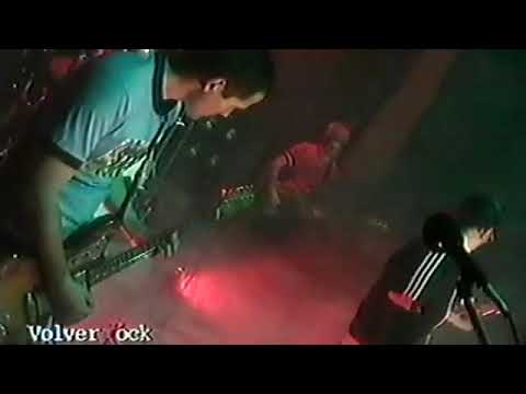 Santos Inocentes - Eight Days a Week (Live Version)
