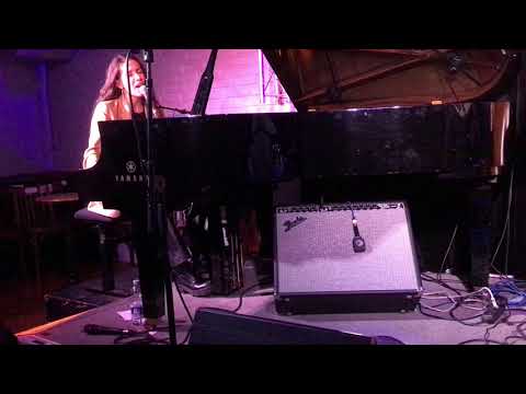 Alma Naidu : "Something 'Bout The Rain"