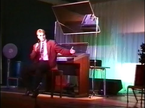 Martin Harris plays the Yamaha EL90 at Crawley Keyboard Club