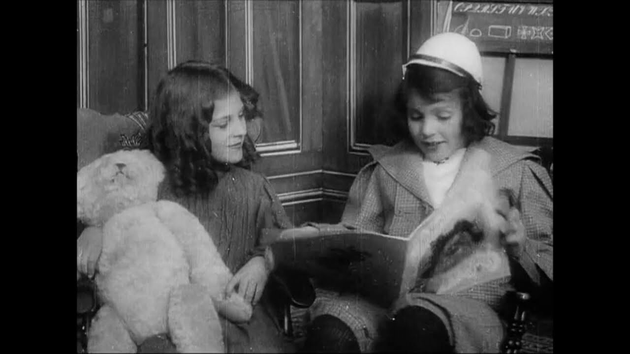 A Little Girl Who Did Not Believe in Santa Claus (1907) Edison