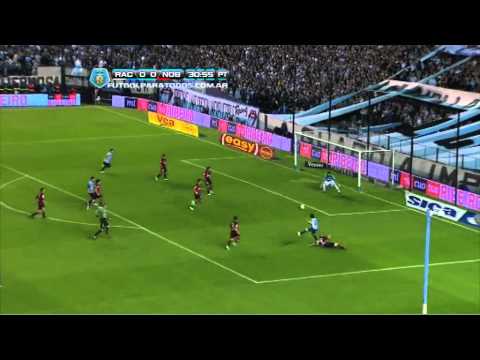 Ocasión de Hauche. Racing - Newell´s. Fecha 8. Torneo Inicial 2013. Fútbol Para Todos