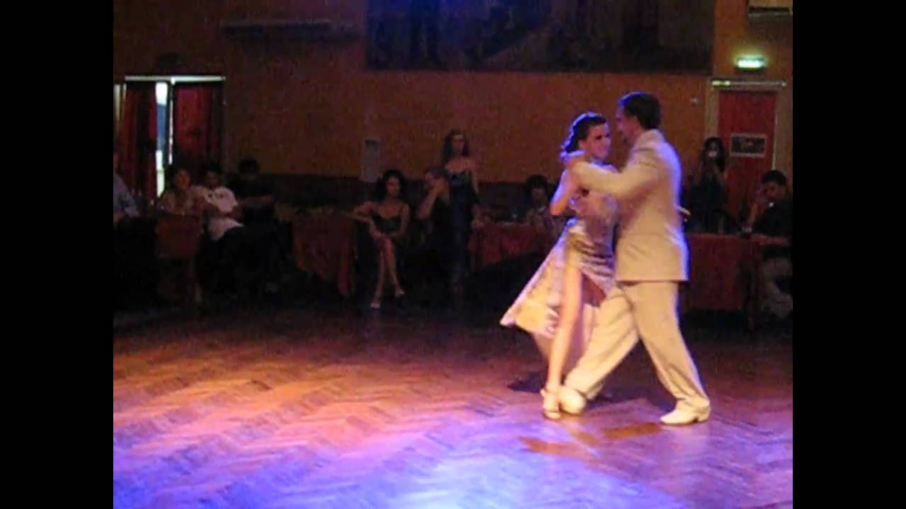 Alejandro Hermida y Paula Ballesteros en Salón Canning - febrero 2011, Parte 2