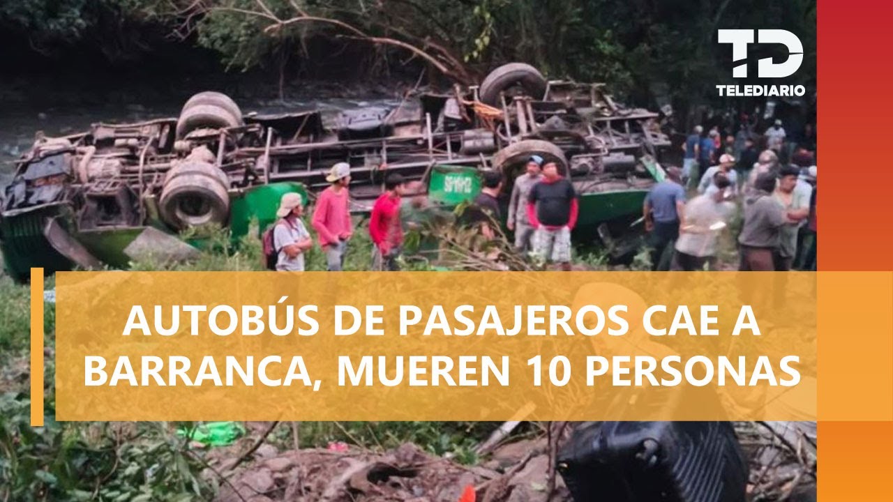 Autobús de pasajeros cae a barranco en Veracruz; hay al menos 10 muertos, incluido un menor