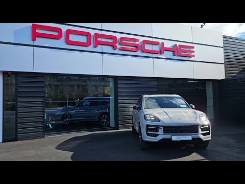 Porsche Cayenne E-Hybrid Black Edition - Image 2