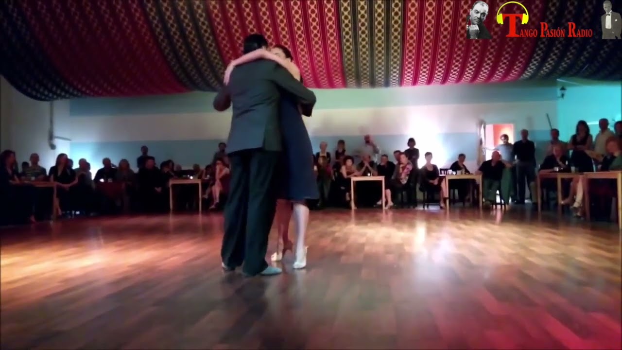 COMO DOS EXTRANOS Francisco Canaro - Ernesto Fama Ballano: Rino Fraina - Graziella Pulvirenti