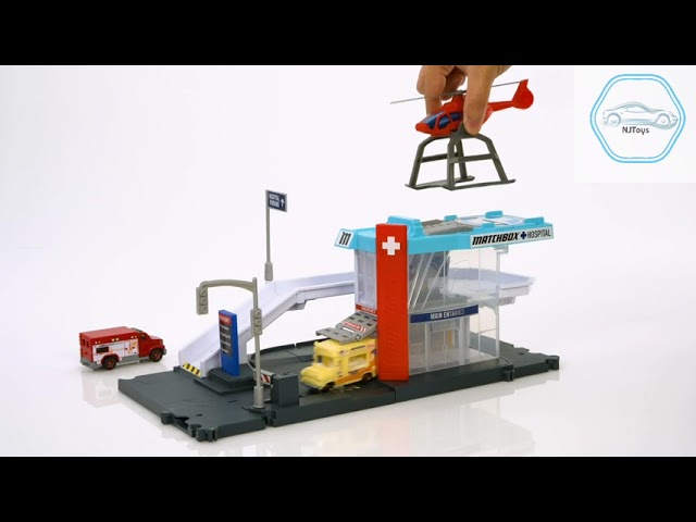 Vídeo relacionado con Matchbox Action Drivers Helicóptero de rescate de coches de juguete con hélices que giran y 1 ambulancia, se convierte en centro de control de misiones, +3 años (HXM74)