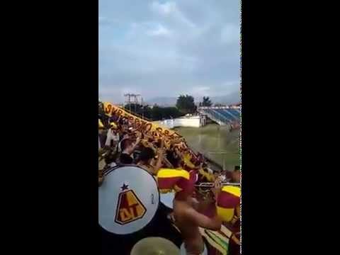 "yo soy lechona y tengo aguante (TULUA VS TOLIMA)" Barra: Revolución Vinotinto Sur &bull; Club: Tolima