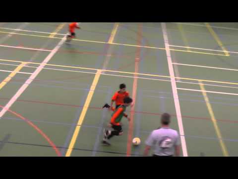 13 jan 2013 Zaalvoetbaltoernooi VV De Meern E-pupillen, Redding Jens