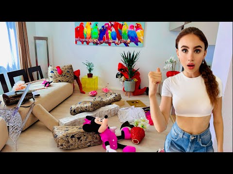 SONO ENTRATI I LADRI A CASA MIA !!! - by Charlotte M.