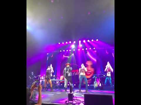 Fan sorprende a Ha*Ash - Mi Salida Contigo