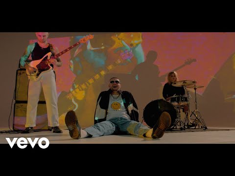 SNAYX - Sink or Swim (Official video)