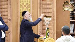 שיעור מיוחד לכבוד "זאת חנוכה"!!! עם הרב מיכאל לסרי שליט"א והרב יוסף חיים גבאי שליט"א (הרב יוסף חיים גבאי) - התמונה מוצגת ישירות מתוך אתר האינטרנט יוטיוב. זכויות היוצרים בתמונה שייכות ליוצרה. קישור קרדיט למקור התוכן נמצא בתוך דף הסרטון