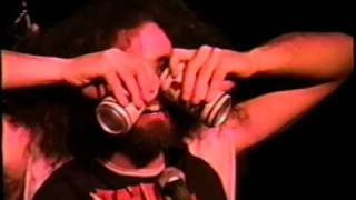 LIPS FROM ANVIL INVITES THE MADDOG ON STAGE FOR A DOUBLE BEER SNORT.mpg