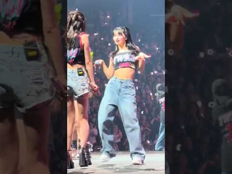 Momo & Nayeon attack Sana ( Queencard )