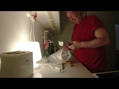 MongoTV_12054 - Min Aftensmad - RUGBRØD Med LEVERPOSTEJ og AGURK