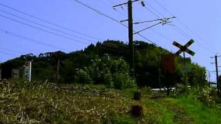 preview picture of video 'JR鹿児島本線#10(薩摩松元駅～伊集院駅間)福山川踏切.avi'