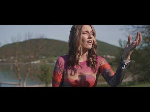 Karla Ana Sabljak NE VRAĆAJ SE