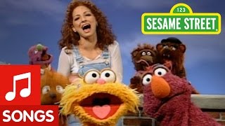 Sesame Street: Hola Gloria! (Song)
