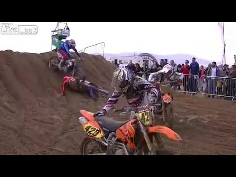 terjadi kecelakaan di arena balap motor cross