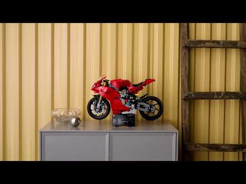 thumbnail video image 2 of Set LEGO Technic Moto Ducati Panigale V4 S, 2 of 5