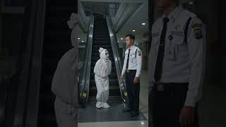 Download lagu POCONG NAIK ESKALATOR, TAKUUUTTTT😱 #shorts #hantu #pocong #lucu #komedi #viral #fyp #trending #kocak mp3