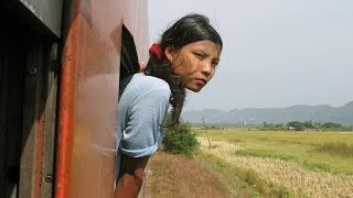 preview picture of video 'Myanmar (Burma) Circular train Yangon 2008'