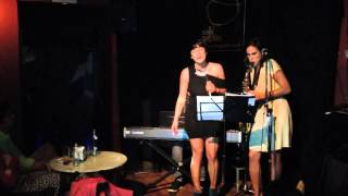 Florencia Aragón/ Lorena Calero (voces)/Juan de Benito (teclado)-