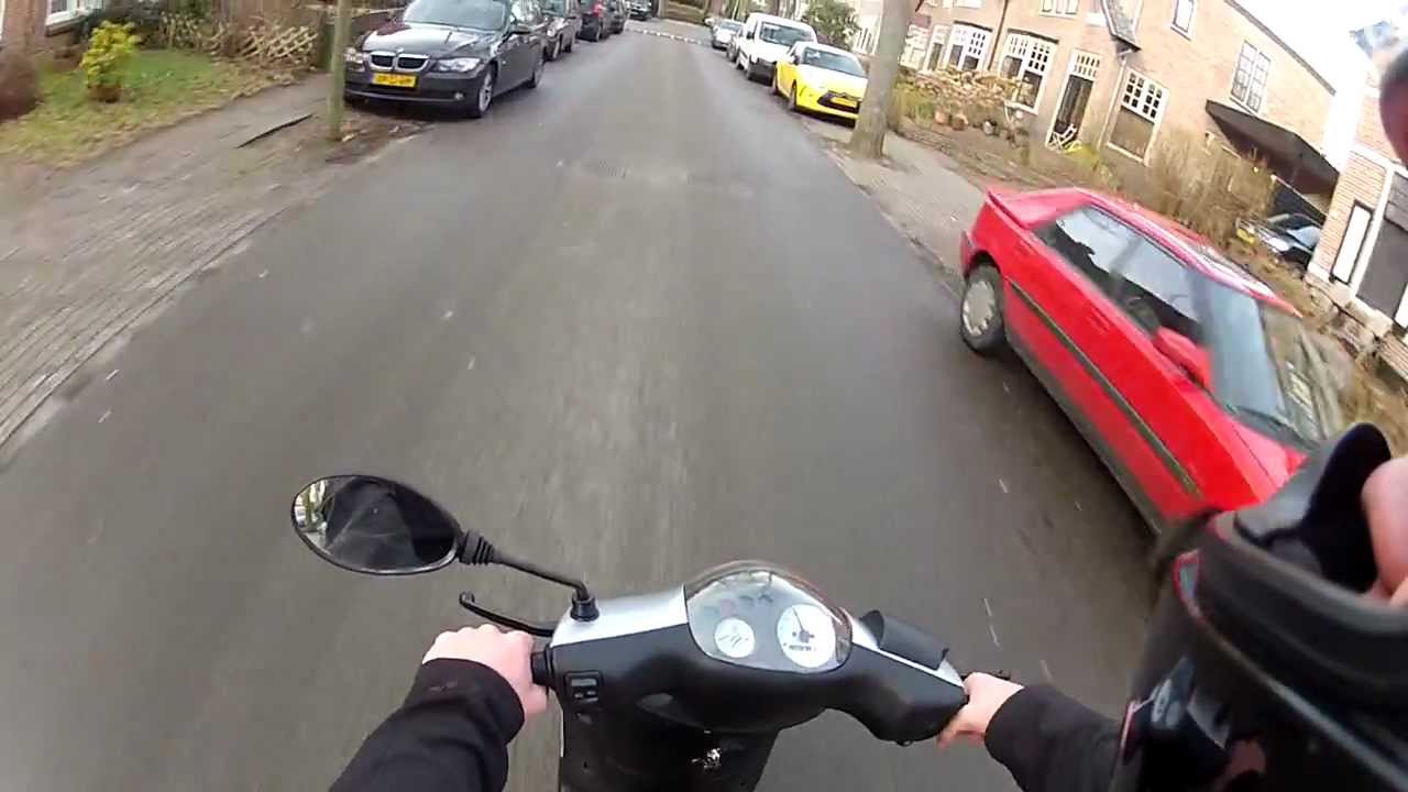 Piaggio Zip 2-Stroke | GoPro HD Hero 2