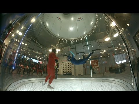 Indoor skydiving: sit fly and double half barrel rolls (Nell 39)