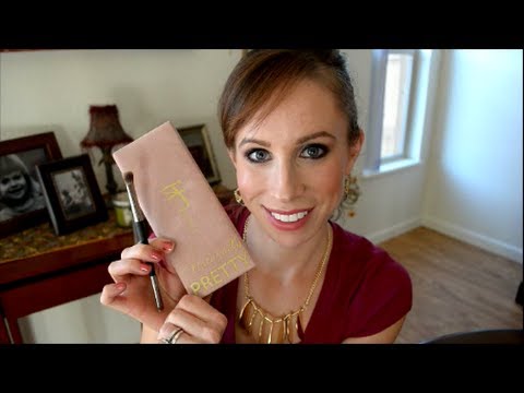 **NEW** IT COSMETICS NATURALLY PRETTY PALETTE REVIEW Video