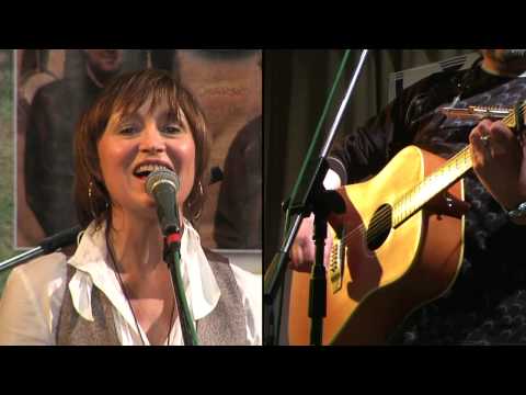 Koukej se mnou si píseň broukej, Petra Černocká a Jiří Pracný