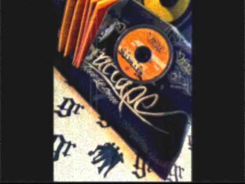 01. FLOWIE - BAD AZZ (BEATTAPE musicbreeze.com)