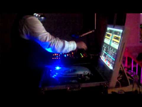 DJ KRIZZLE LIVE (QUINCE FOOTAGE) CHICAGO HOUSE/HOUSE/ROCK EN ESPANOL