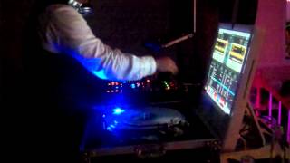 DJ KRIZZLE LIVE (QUINCE FOOTAGE) CHICAGO HOUSE/HOUSE/ROCK EN ESPANOL