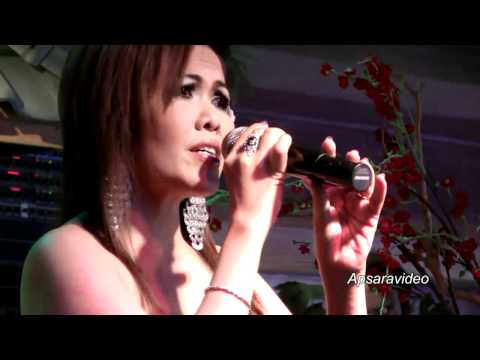 Rithy is singing "Reatrey Pailin" at La Lune Restaurant