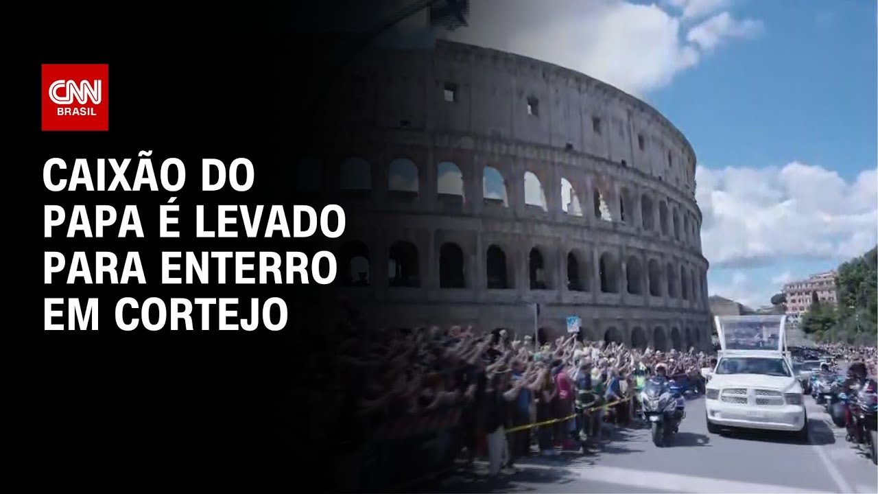 Papamóvel leva caixão do papa Francisco em cortejo para sepultamento