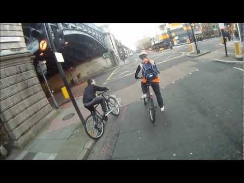 London Taxi - LR06 ZDV / 20239 - Aggressive driving MGIF