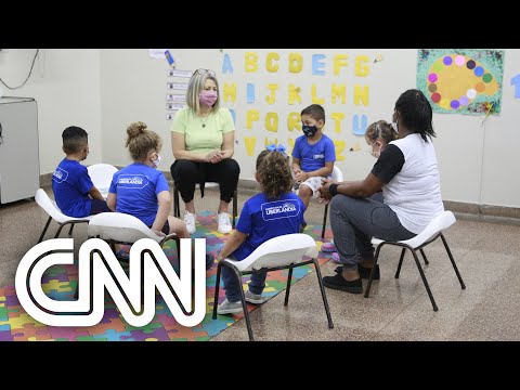 Maior desafio de professores é manter saúde mental em volta presencial | LIVE CNN
