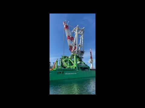 Orion 1 Offshore Kran, der weltgrösste Kran auf einem Schiff ist wieder aufgebaut