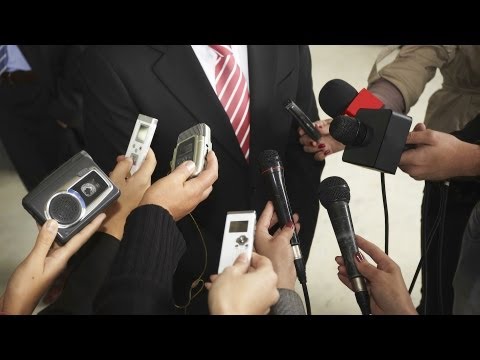 Warren Buffett's Speaking Style | Public Speaking