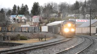 preview picture of video 'CSX Train passing Oakland Station January 2014'