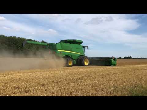 Tag #22742 John Deere S670 harvesting wheat July 2020