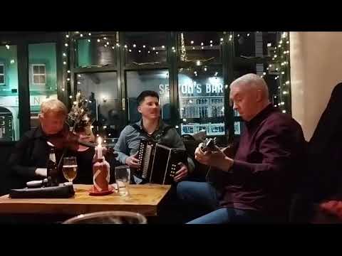 Humours of Ballyconnell / Toss the Feathers (Seán Smyth/Conor Connolly/Mick Conneely)