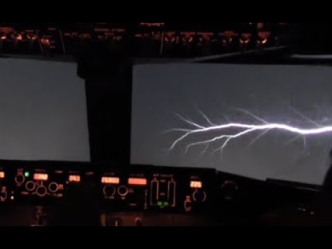 St. Elmo's fire - static electricity in an aircraft cockpit (boeing 737)