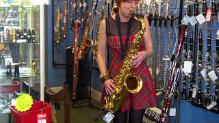 Video thumbnail for Becky plays the Yamaha YTS-280 Tenor Sax @ Hobgoblin Music Birmingham by HobgoblinBirmingham
