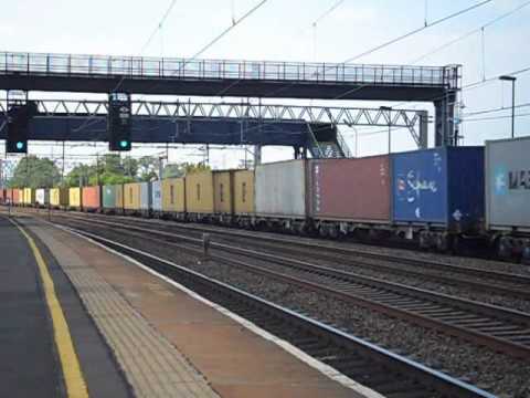 Freightliner 86627 & 86610 on 4L92 Ditton to Felixstowe at Rugeley TV  - 2nd June 2010