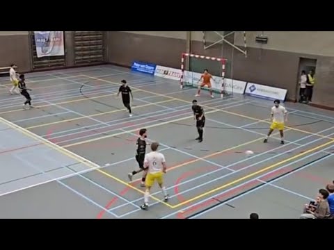 Tweede helft ZVC Veenendaal- FC Coronaas. 